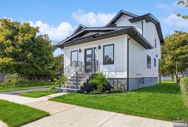 78 Chestnut St, Bergenfield NJ  07621-1432 exterior