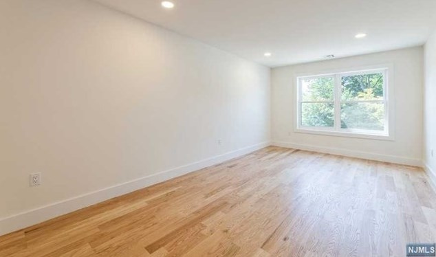 78 Chestnut St, Bergenfield NJ  07621-1432 exterior