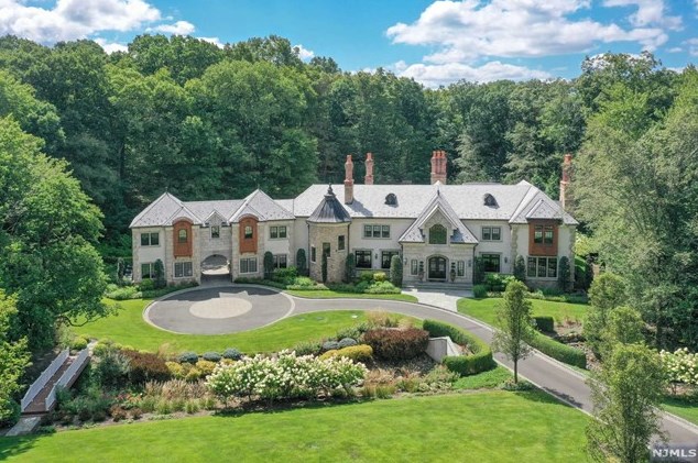 14 Denison Dr, Upper Saddle River, NJ 07458