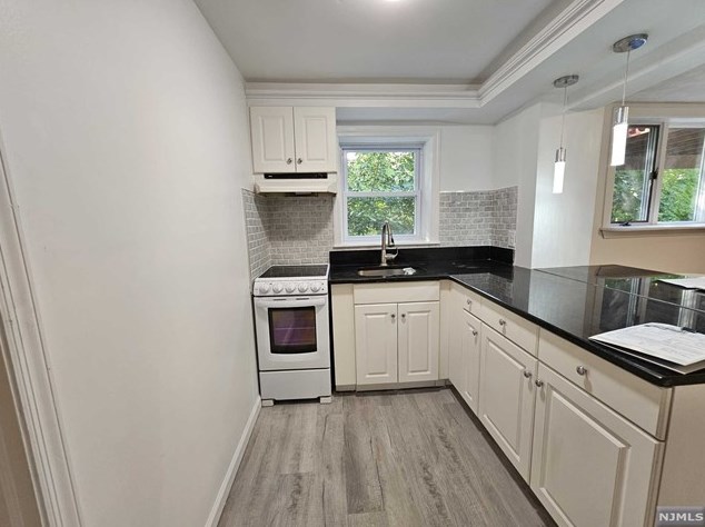 1 Oakwood Ln, Palisades Park, NJ 07650