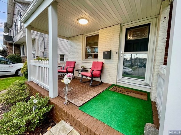28 Birchwood Dr, Elmwood Park, NJ 07407