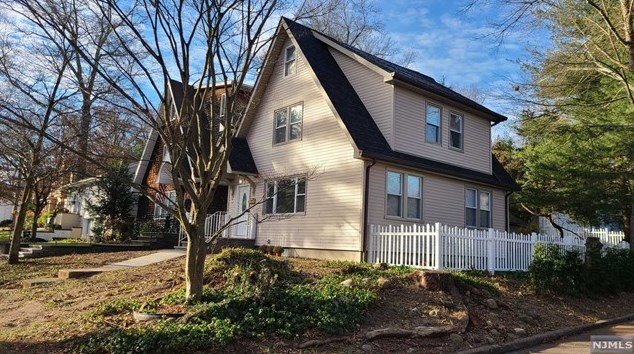 93 Stelfox St, Demarest, NJ 07627