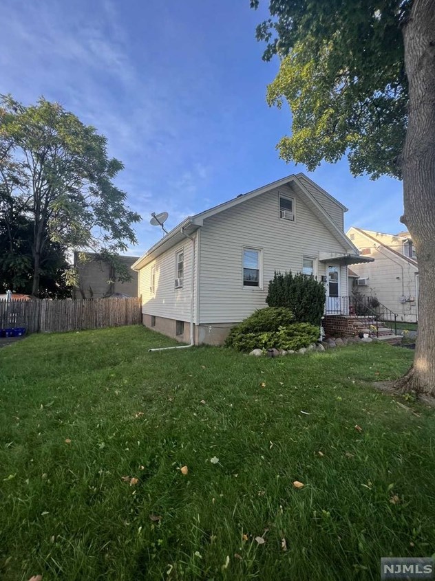 347 Jefferson St, Saddle Brook, NJ 07663-6240