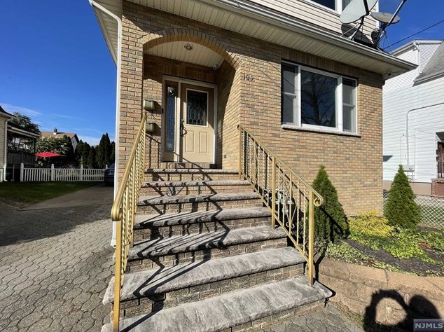 109 Market St, Outwater, NJ 07026