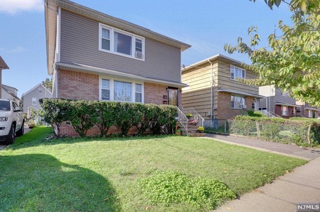 12 Strong St, Wallington NJ  07057-1415 exterior