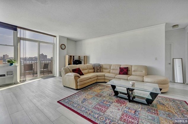 200 Grand Cove Way #5l, Edgewater, NJ 07020