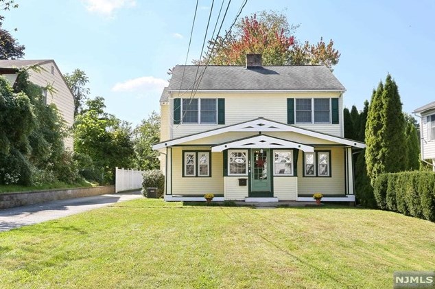 15 Crescent St, Rochelle Park, NJ 07662