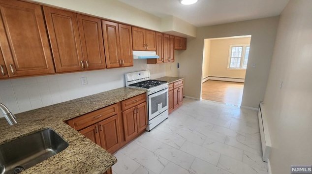 369 Thomas Ave #1, Lyndhurst, NJ 07071