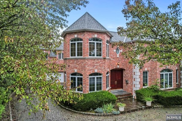1 Euclid Rd, West Fort Lee, NJ 07024