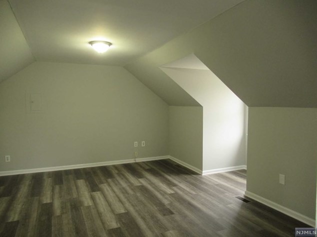 68 Hemlock St, Oakland NJ  07436-1829 exterior