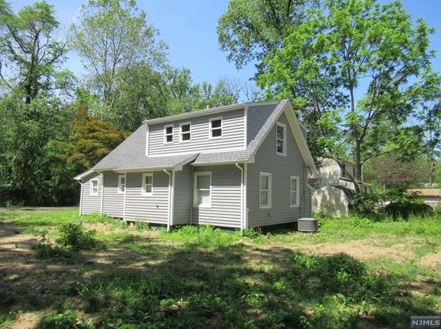 68 Hemlock St, Oakland NJ  07436-1829 exterior