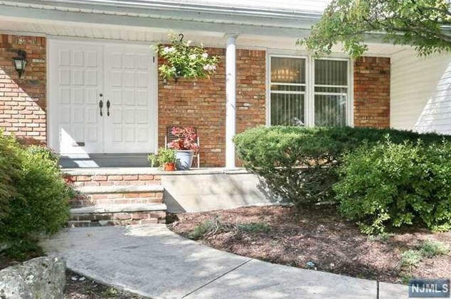 659 Drexel Rd, Paramus, NJ 07652