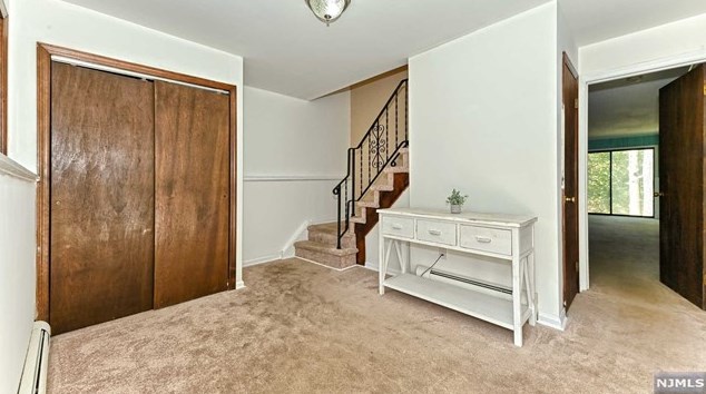331 Skyline Lake Dr, Skyline Lakes, NJ 07456