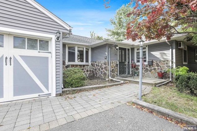343 Forest Ave, Paramus NJ  07652-5501 exterior