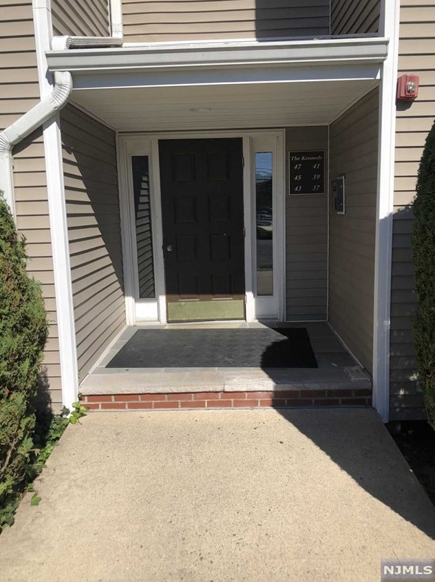 47 Presidential Dr, Englewood, NJ 07631