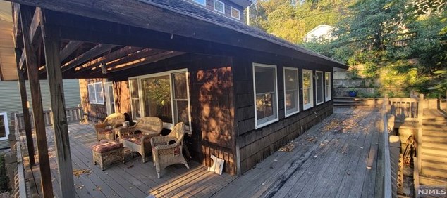 125 Upper Lakeview Ave, Skyline Lakes NJ  07456-2831 exterior