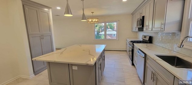 312 Glen Ave, Palisades Park NJ  07650-1715 exterior