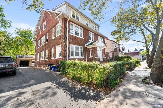 16-20 Poe Ave, Newark, NJ 07106
