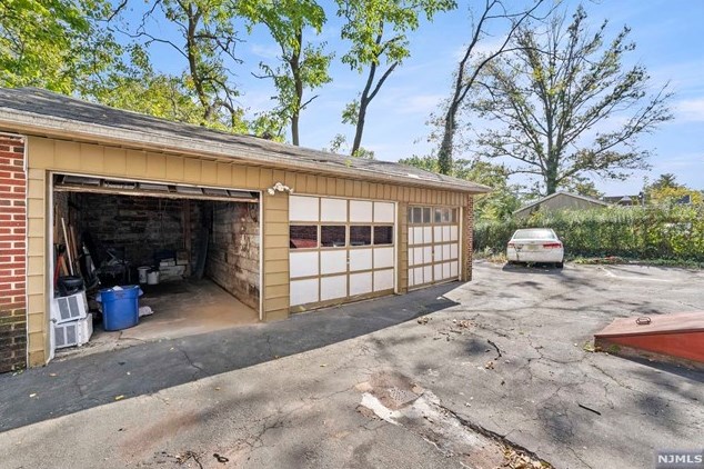 16 Poe Ave, Newark NJ  07106-1507 exterior