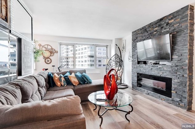 2077 Center Ave #9e, West Fort Lee, NJ 07024