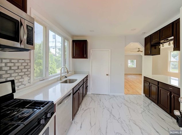 68 Haring St, Bergenfield, NJ 07621-2024