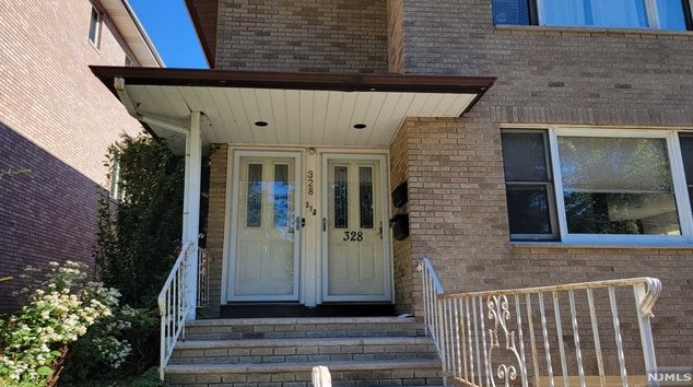 328 6th St, Palisades Park, NJ 07650