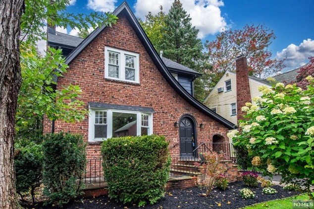 884 Belle Ave, Teaneck, NJ 07666