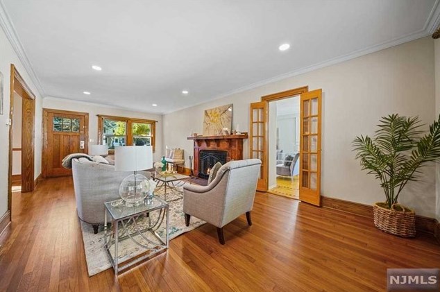 123 Glen Ave, Ridgewood, NJ 07452