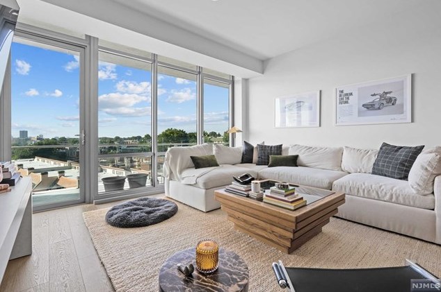 320 Adolphus Ave #403, Cliffside Park, NJ 07010
