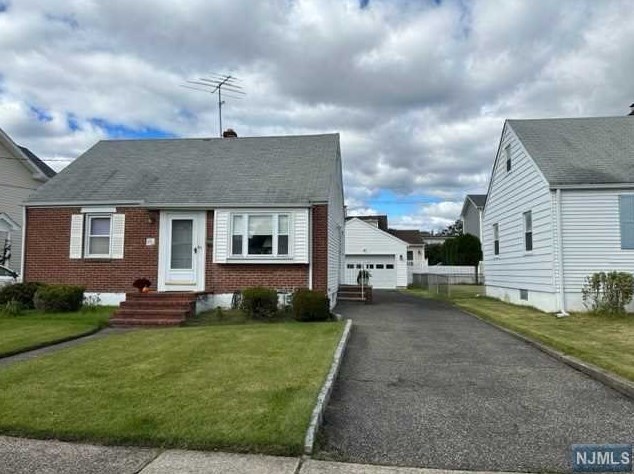 181 Stefanic Ave, Elmwood Park, NJ 07407