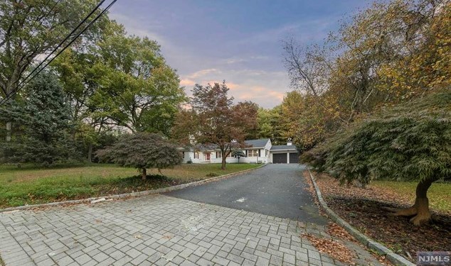 47 Twin Brooks Rd, Upper Saddle River, NJ 07458