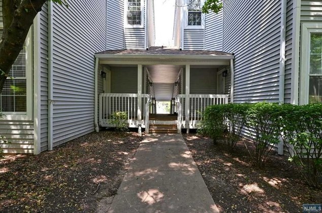 37 Regency Cir, Englewood NJ  07631-5049 exterior