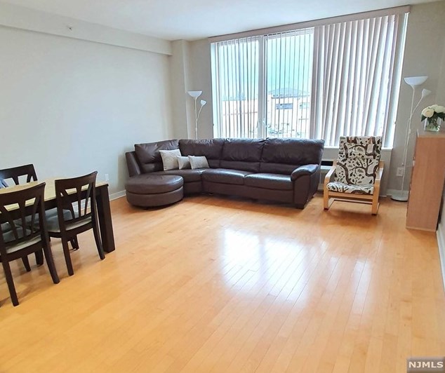 800 12th St #305, Palisades Park, NJ 07650