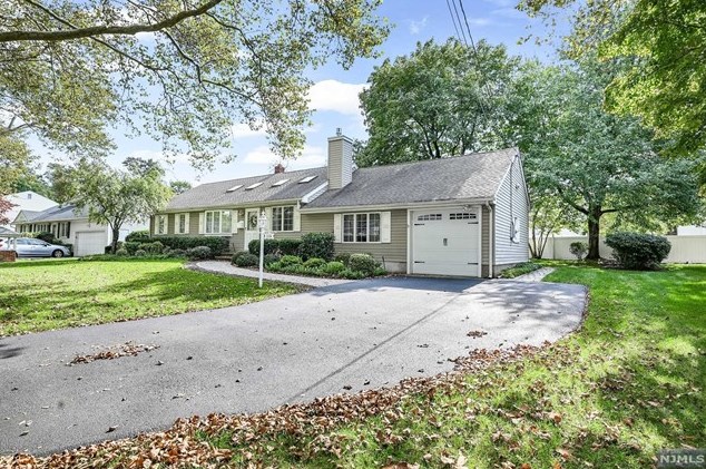 116 Burke Pl, Paramus, NJ 07652