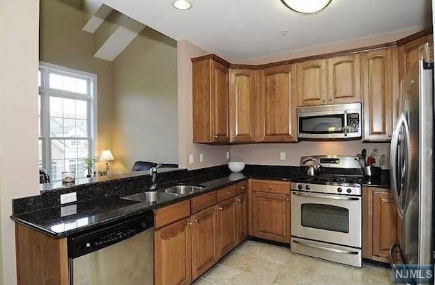 3 Rhodes Ct, Paterson, NJ 07506