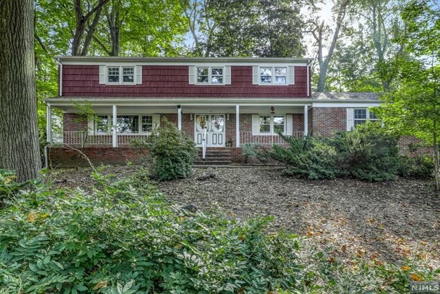16 Andrea Ct, Westwood, NJ 07677-7601