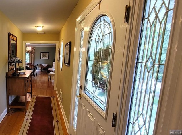 570 Franklin Ave, Wyckoff, NJ 07481