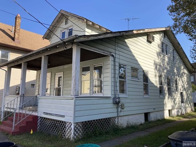 81 Maple Ave, Wallington, NJ 07057
