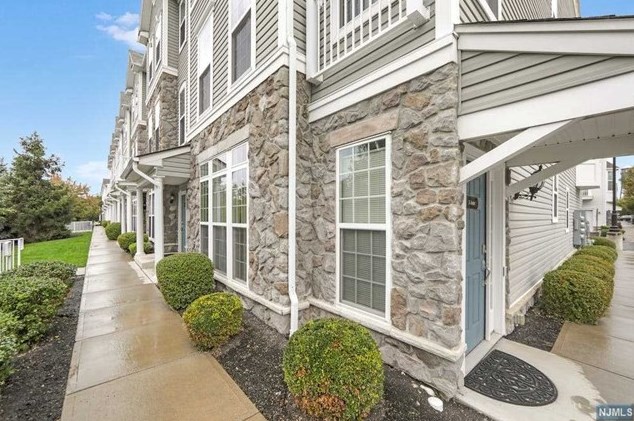 1 Aster Ln, Outwater, NJ 07026