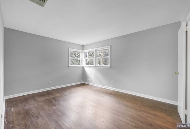 66 Washington Ave, Hillsdale NJ  07642-2840 exterior