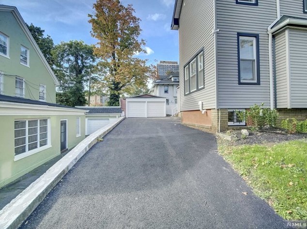 266 Meeker Ave, Newark, NJ 07112-2633