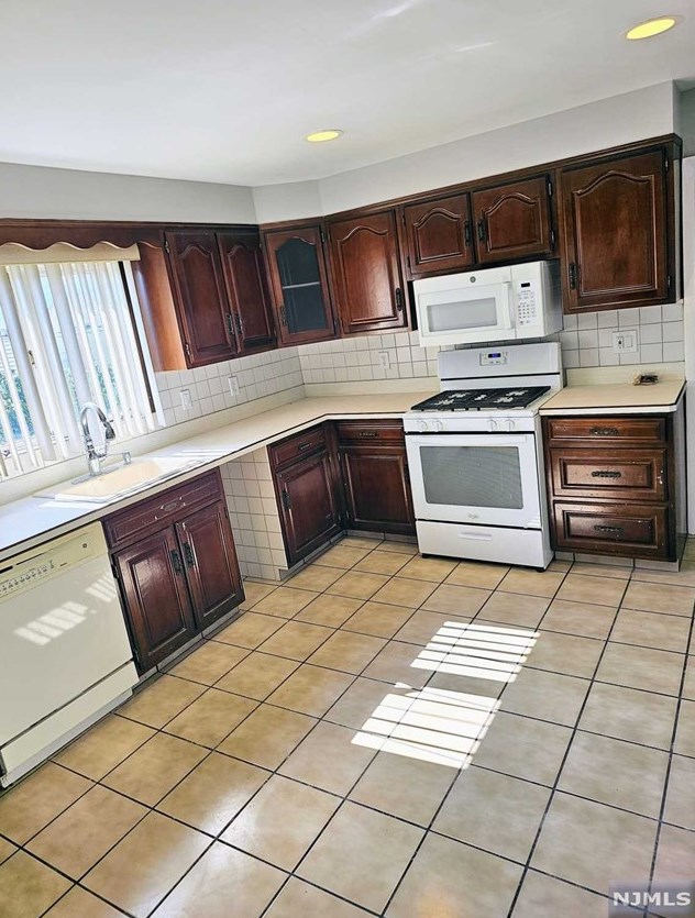 15 Brighton Ave, Kearny, NJ 07032