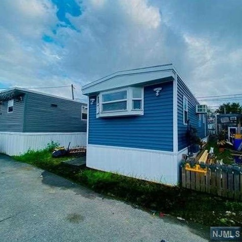 41 Helen Dr, Moonachie, NJ 07074