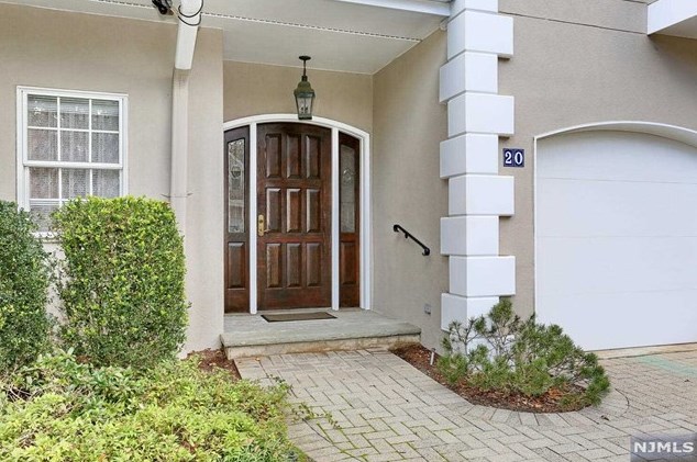 20 Normandy Ct, Ho Ho Kus, NJ 07423