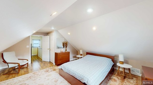 90 Hamilton Ave, Elmwood Park NJ  07407-2936 exterior