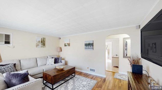 90 Hamilton Ave, Elmwood Park NJ  07407-2936 exterior