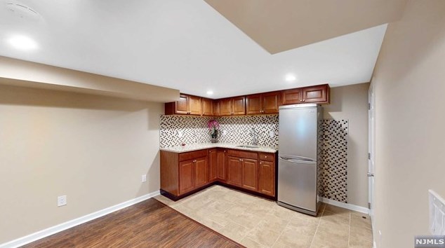 90 Hamilton Ave, Elmwood Park NJ  07407-2936 exterior