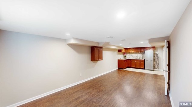 90 Hamilton Ave, Elmwood Park NJ  07407-2936 exterior