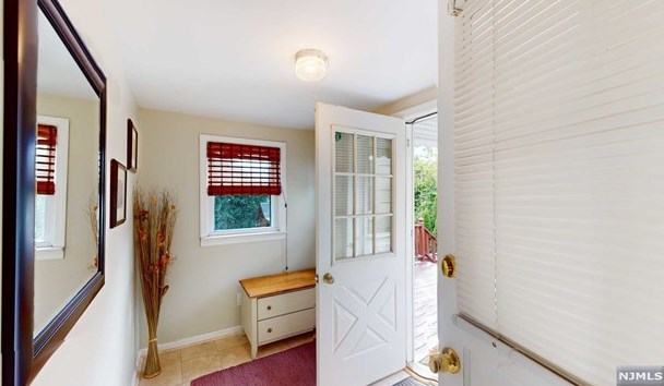 90 Hamilton Ave, Elmwood Park NJ  07407-2936 exterior