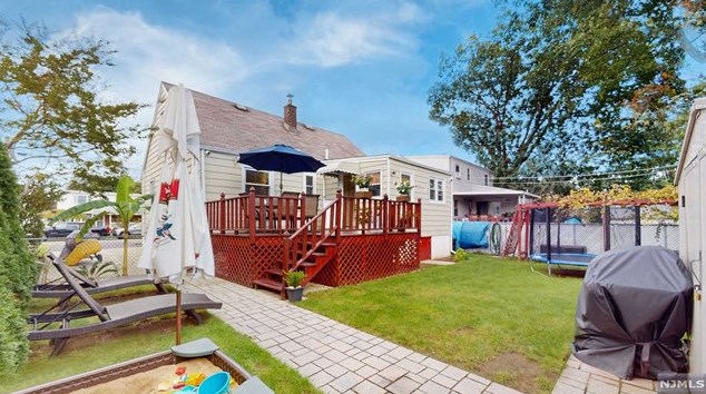 90 Hamilton Ave, Elmwood Park, NJ 07407